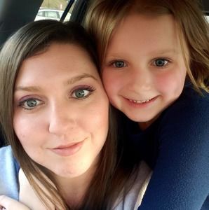 Meet your Posher, Lora